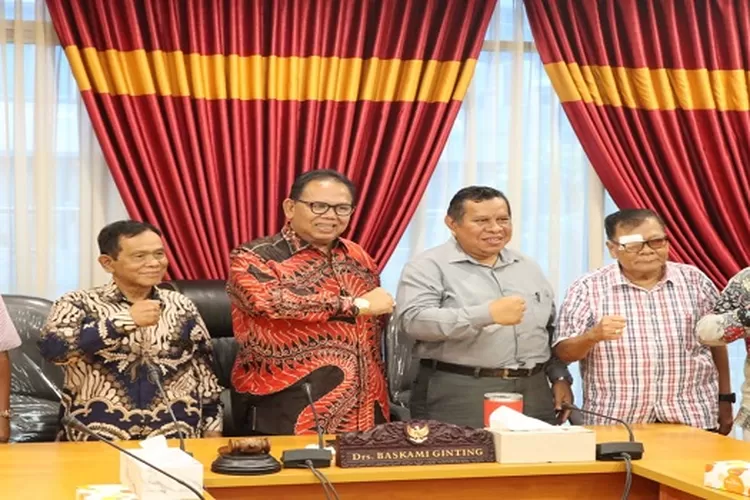 Ketua DPRD Sumut Drs Baskami Ginting foto bersama PPKD  (Realitasonline/mis)