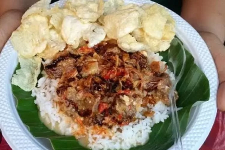 Kuliner legendaris Nasi Glewo akan disajikan dalam HUT Kota Semarang ke-476  di Jalan Pemuda.  (Disbudpar)