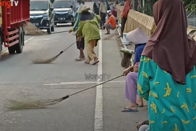 Fenomena Sapu Koin di jalur Pantura Jawa Barat, Ternyata Ada Mitos Besar Dibaliknya. (Youtube channel wong tv)