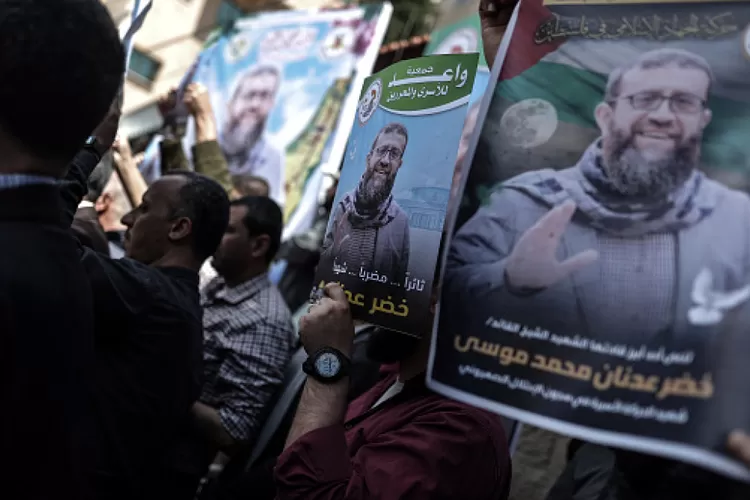 Potret aksi protes warga Tepi Barat Palestina atas tewasnya Khader Adnan (ANADOLU AGENCY)