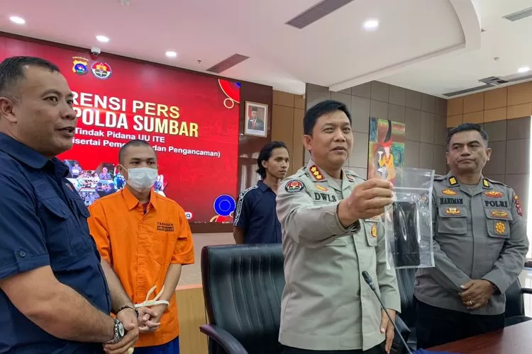 Kabidhumas Polda Sumbar Kombes Pol. Dwi Sulistyawan.  (ANTARA/HO-Polda Sumbar)