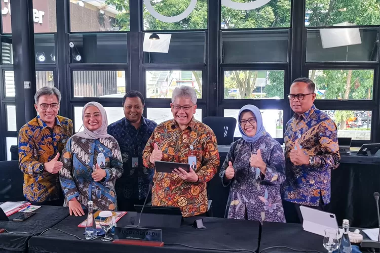 Direktur Utama bank bjb, Yuddy Renaldi, dalam paparan Analyst Meeting 1stQ 2023 yang diselenggarakan pada Rabu 3 Mei 2023. (ayopontianak,com/dok. bank bjb)