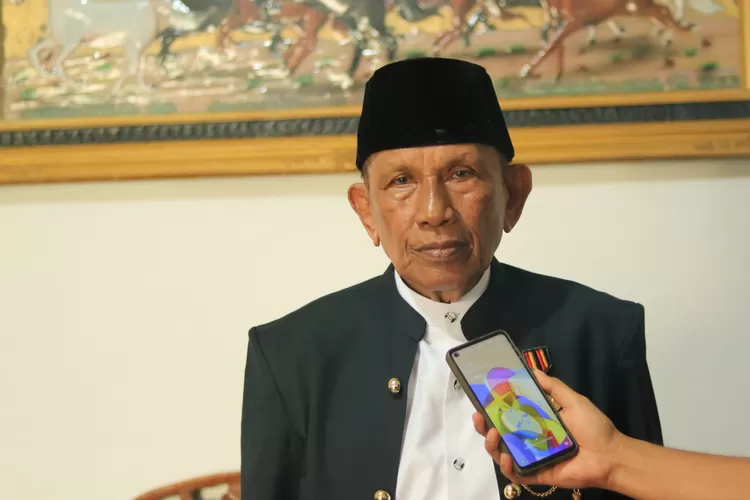 Sekretaris/Penghulu Suku Koto di KAN Salapan Suku Nagari Padang, Drs. Sjahrial DT Sutan Tan Alam