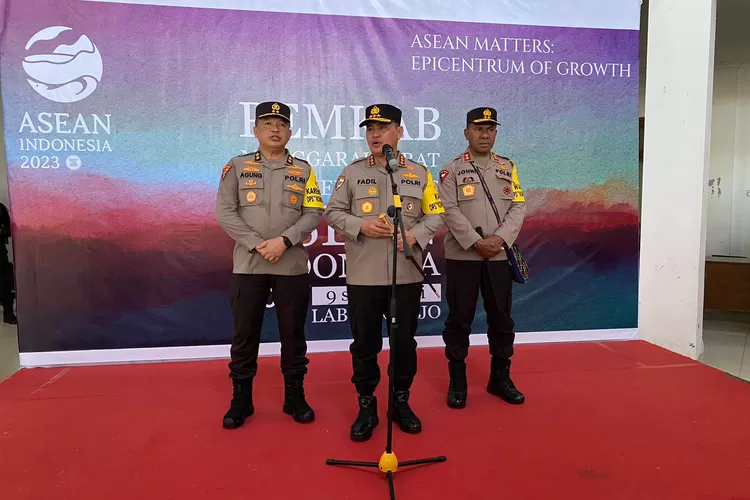 Kabaharkam Polri Komjen Fadil Imran berikan keterangan  pers seusai cek persiapan pengamanan Konfrensi Tingkat Tinggi (KTT) ASEAN di Labuan Bajo.   (Humas Polri )