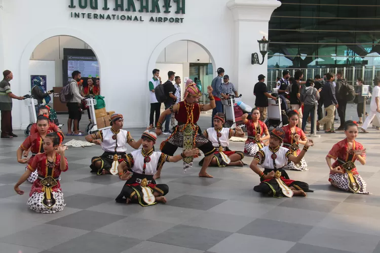  Pentas seni kalurahan budaya di Bandara YIA tahun 2022 lalu. (Disbud DIY)