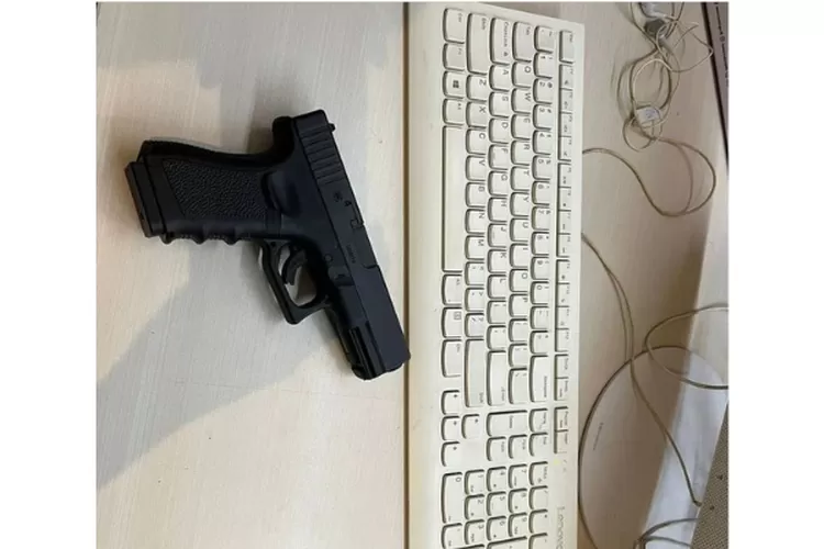 polisi mengatakan jika senjata yang dipakai pelaku waktu beraksi penembakan kantor MUI ialah air gun (dok instagram supraha)