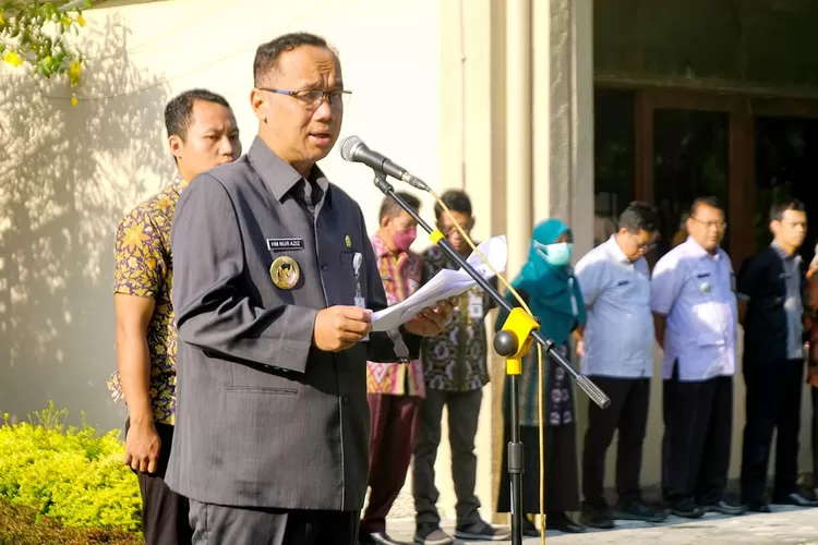 Wali Kota Magelang dr. Muchamad Nur Aziz menjadi pembina upacara peringatan Hardiknas 2023 di Pemkot Magelang. (Dok Pemkot Magelang)