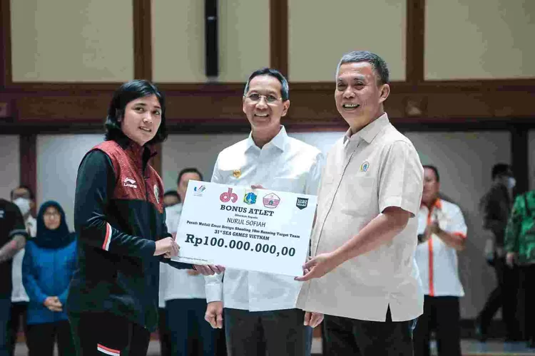 Pemberian Bonus kepada Atlet SEA Games ke-31 Asal DKI Jakarta