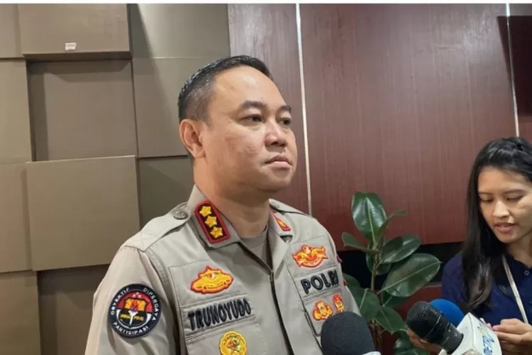 Kabid Humas Polda Metro Jaya, Kombes Pol Trunoyudo Wisnu Andiko menyebutkan senjata air gun yang digunakan pelaku penembak kantor MUI Pusat masih diselidiki. 