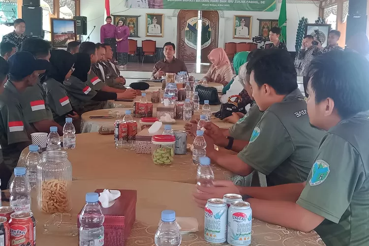 Bupati Batang Hari Menerima Kehadiran Para Pelatih Tangguh dan Instruktur Senam Car Free Day&nbsp; (Dok. Annuza An)