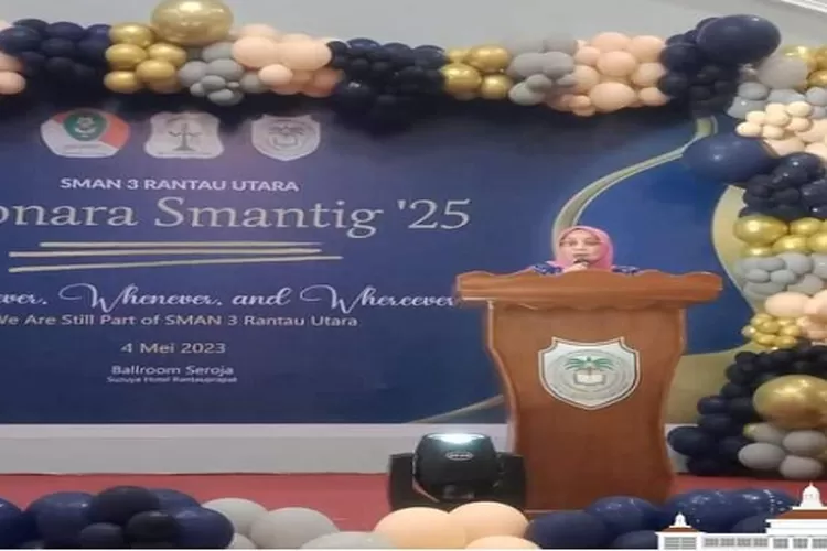 Wakil Bupati Hj. Ellya Rosa Siregar Saat Hadiri Perpisahan SMAN 3 Rantau Utara (Realitasonline/RS)