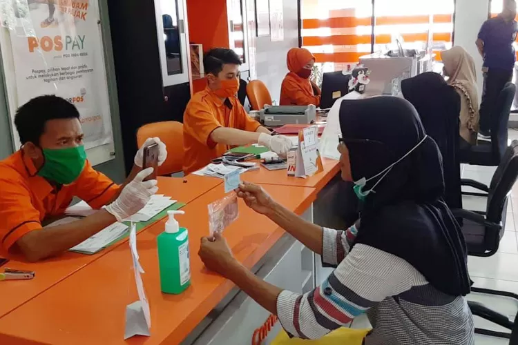 Ilustrasi. Pencairan bansos April-Mei 2023 bisa lewat kantor pos (PT Pos Indonesia)