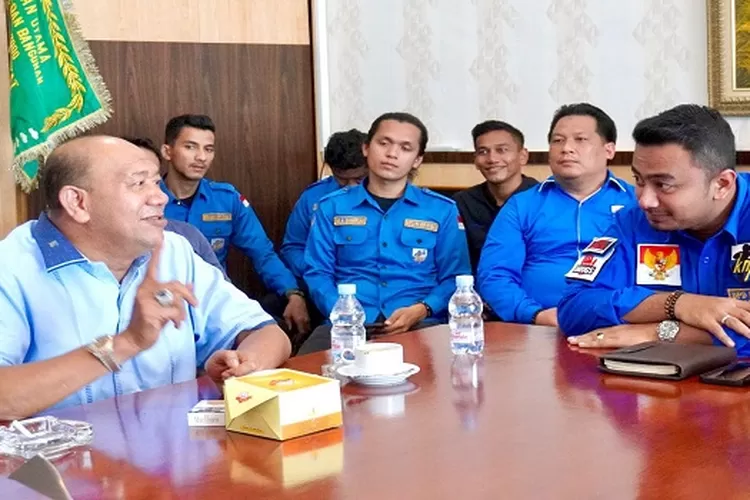 Syah Afandin Saat Menerima Audiensi Pengurus KNPI Langkat (Realitasonline/AA)