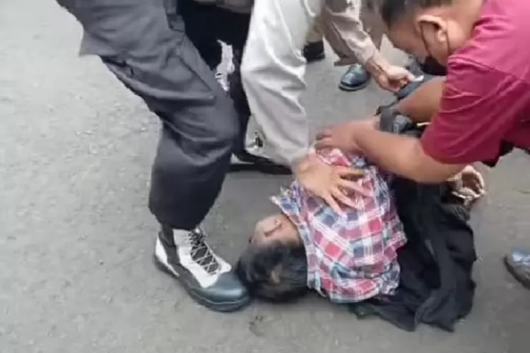 Dokter Forensik Polri, dr Arfiani, menjelaskan penyebab kematian tersangka yaitu karena penyakit serangan jantung. (dok instagram supraha)