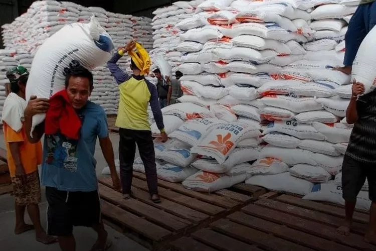Bansos Beras Impor dari Vietnam Segera Disalurkan Bulog Mei 2023
