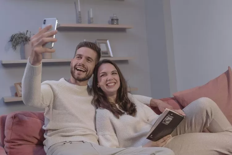 Ilustrasi wanita merasa nyaman (Pexels/Tima Miroshnichenko)