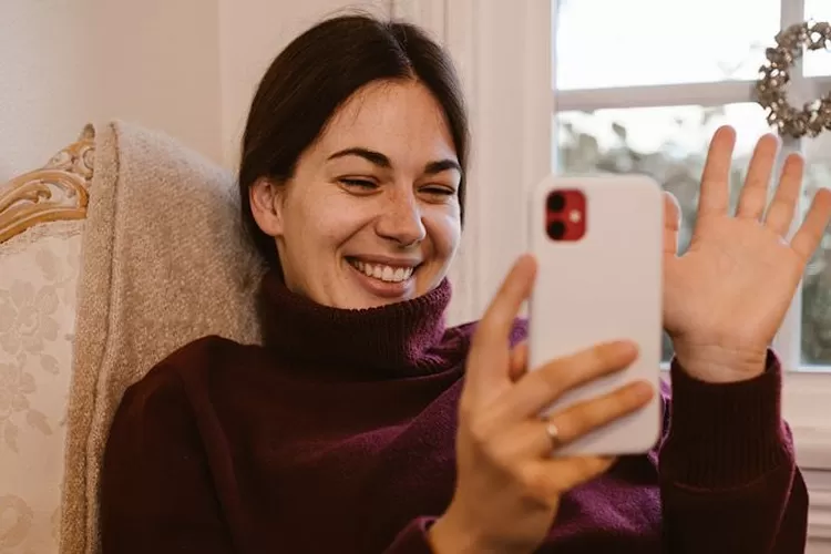 Ilustrasi menjaga hubungan jarak jauh (Pexels/RDNE Stock project)