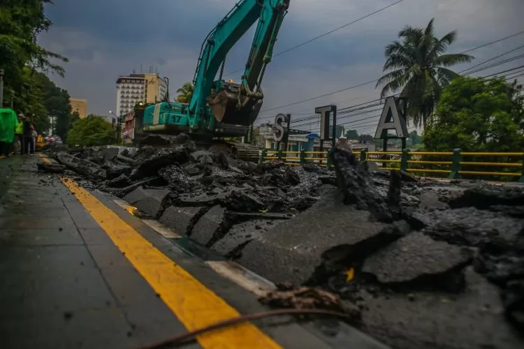 Warga Bogor Bisa Pantau Progres Pembangunan Ulang Jembatan Otista Lewat Situs Ini!