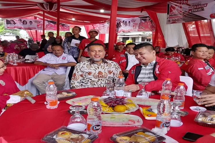 Wakil Gubsu Musa Rajekshah Berada Ditengah-tengah Kader PSI Sumut  (Realitasonline/mis)