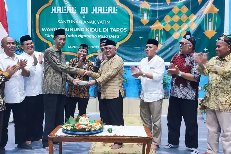 HADIRI : Halalbihalal dan santunan anak yatim yang diselenggarakan Warga Gunung Kidul di GOR Gotong Royong RT7/9 Kelurahan Jatijajar, Tapos, diapresisasi Walikota Depok Mohammad Idris, Minggu (7/6). (ISTIMEWA)