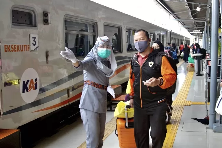 (Ilustrasi) Suasana jelang keberangkatan di Stasiun  Pasa Senen, Jakarta - Foto: Henry Lukmanul Hakim