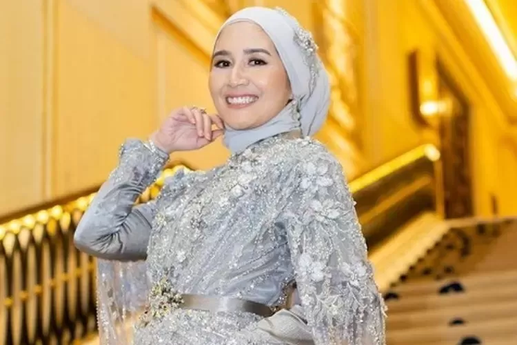 Profil dan Biodata Dine Mutiara Istri Wakil Bupati Bandung Sahrul ...