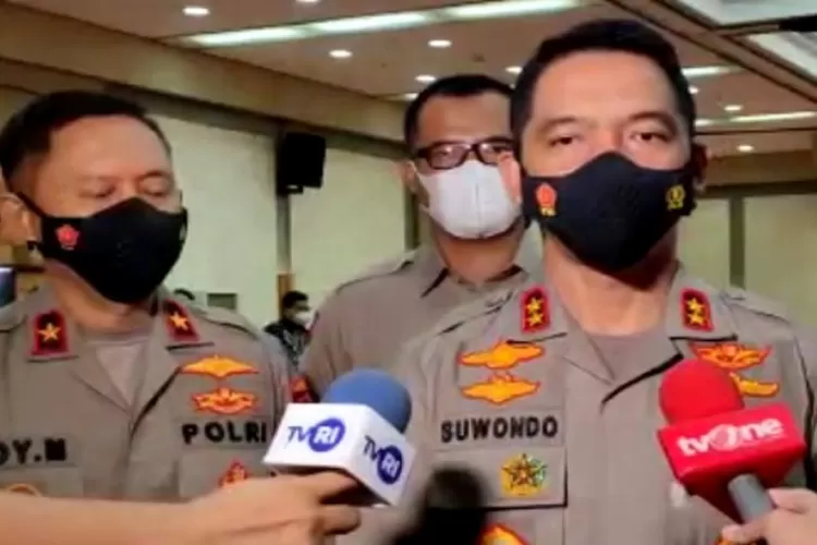 Kapolda DIY Irjen Suwondo Nainggolan diwawancarai awak media setelah rilis Operasi Ketupat Progo 2023. (Istimewa )