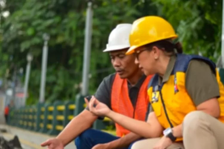 Kadis PUPR Kota Bogor Rena da Frina ungkap Pemkot tidak ambil opsi bangun jembatan bailey saat pengerjaan revitalisasi Otista. (Instagram.com/renadf)