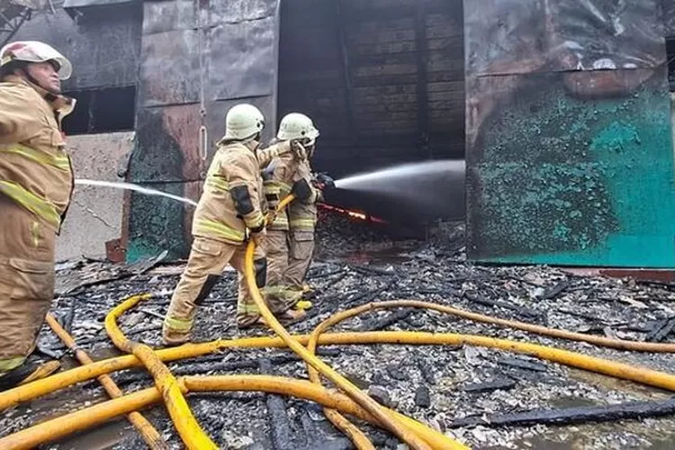 Cerita karyawan soal detik detik pabrik cat Trico Paint Factory Jakarta Utara kebakaran, awalnya dari sini (Instagram @humasjakfire)