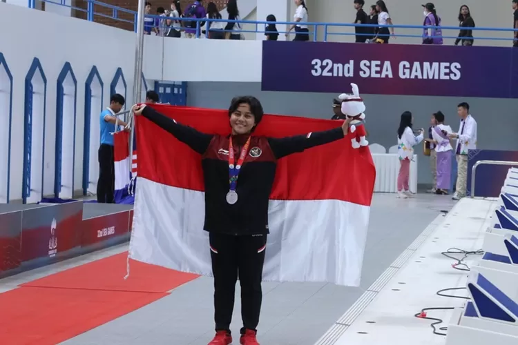 Atlet loncat indah Indonesia Gladies meraih medali perak SEA Games XXXI/Kamboja.