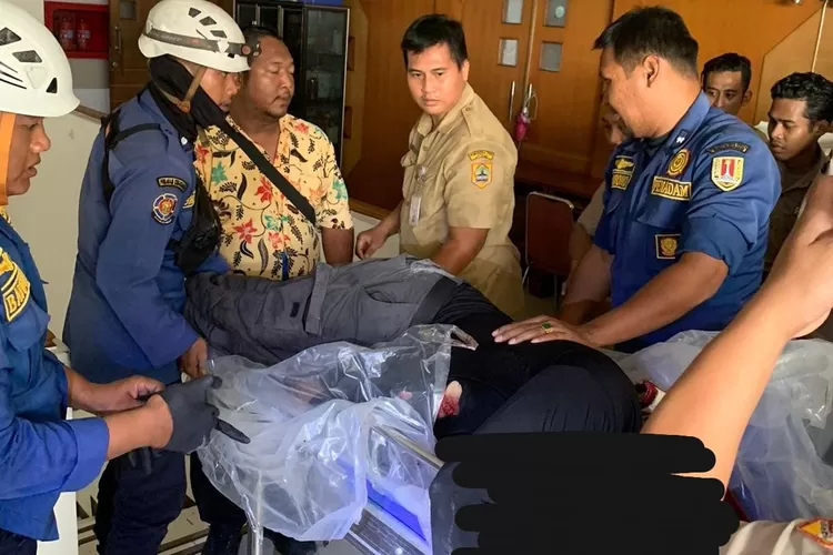 Teknisi lift di Kantor Gubernur Jateng tewas terjepit saat sedang bekerja.  (Damkar Semarang)