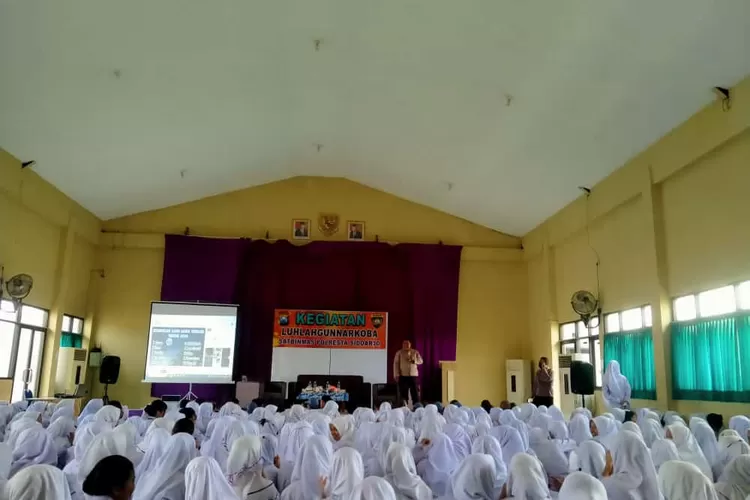 Siswa SMK Mitra Sehat Mandiri Sidoarjo mendapat penyuluhan anti narkoba.