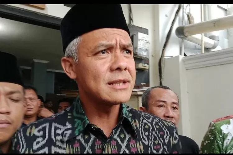 Ganjar Pranowo usai sowan di kediaman Luthfi Bin Yahya di Noyontaan Kota Pekalongan. Foto: Muslihun/kontributor Batang.