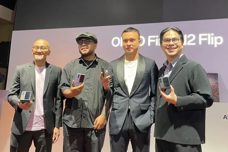Dari kiri, Baskoro Adiwiyono, Head of Public Relations OPPO Indonesia, Ignatius Raditya Bramantya, Director of OPPO Find N2 Flip Launch Movie, Photofinder OPPO Indonesia, Nicholas Saputra, Brand Ambassador OPPO Indonesia dan Patrick Owen, Chief Marketing Officer OPPO Indonesia.  (Istimewa)