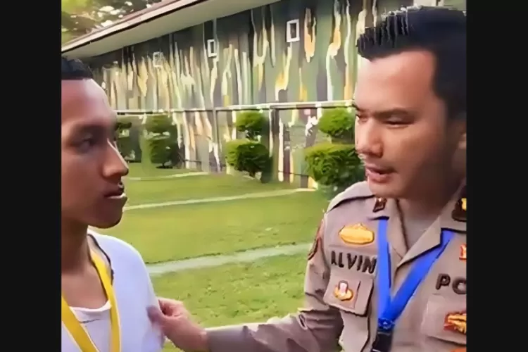 Anak Janda Penjual Sarapan Pagi di Riau Ikut Tes Polisi Pakai Baju Robek Mengundang Empati Kompol Alvin/@ciwialeena (Harian Haluan )