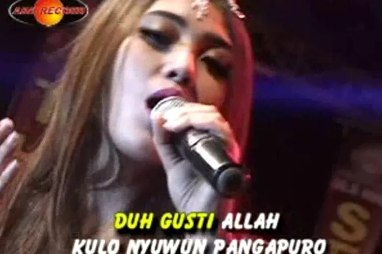 Lirik Lagu Kelayung Layung ( YT : Aini Record Indonesia)