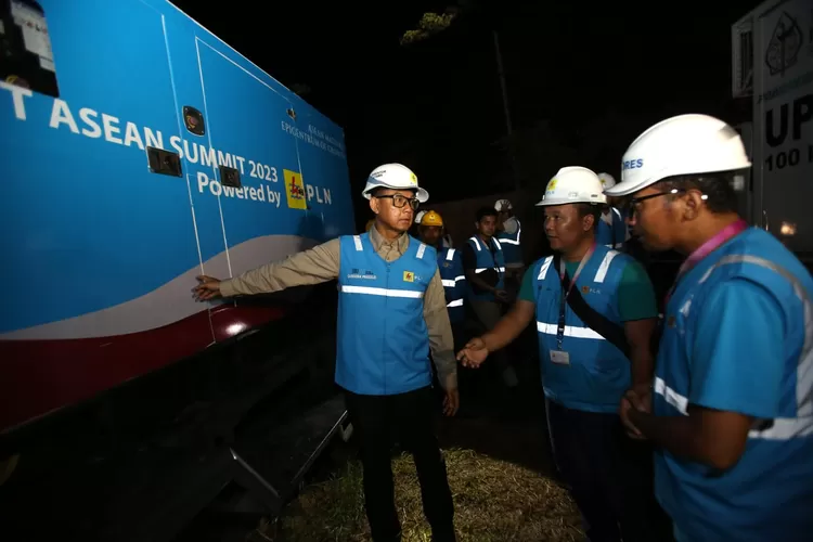 Direktur Utama PT PLN (Persero) Darmawan Prasodjo mendatangi langsung pos siaga kelistrikan di lokasi-lokasi penting agenda Konferensi Tingkat Tinggi (KTT) ASEAN ke-42 di Labuan Bajo, Nusa Tenggara Timur (NTT). (ISTIMEWA)