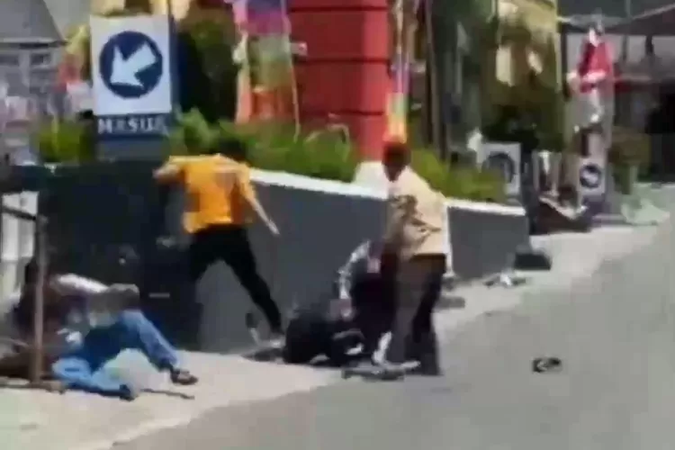 Perkelahian depan SPBU Desa Payangan Raya