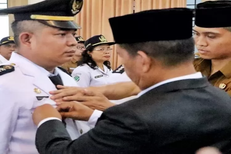 Sejumlah pejabat dilantik Bupati Simalungun Radiapoh Hasiholan Sinaga  (Realitasonline/SS)