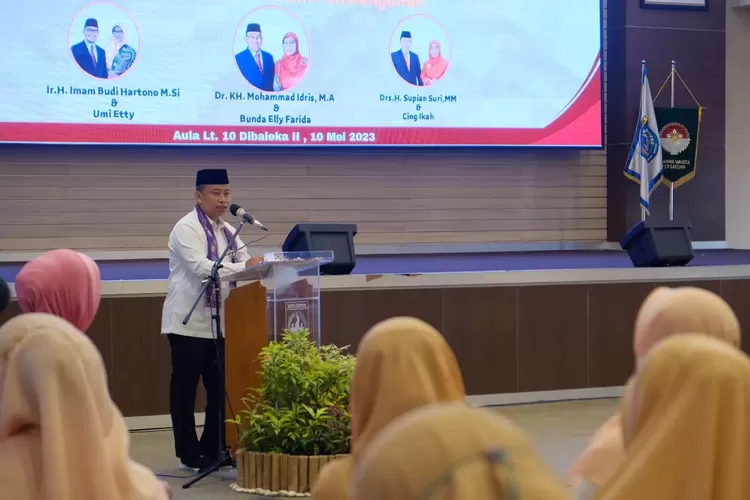 SAMBUTAN : Sekda Kota Depok, Supian Suri saat memberikan sambutan dalam Rapat Kerja (Raker) dan Halalbihalal bersama Dharma Wanita Persatuan (DWP) Kota Depok di Balaikota Depok, beberapa waktu lalu. (ISTIMEWA)