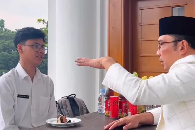 Ridwan Kamil bertemu M Husein guru di SMP Pangandaran yang terancam dipecat karena viralkan pungli (tangkapan layar instagram @ridwankamil)