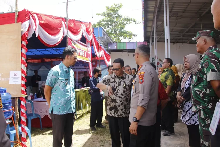 Pilkades Serentak Gelombang 3 di Belitung Timur Berjalan Kondusif, Bupati: Partisipasi Warga Capai 80 Persen (Realitasonline.id/ HY)