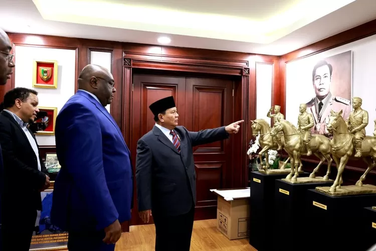 Menhan Prabowo bertemu Menhan Republik Demokratik Kongo Jean Pierre Bemba.  (Kemhan RI)