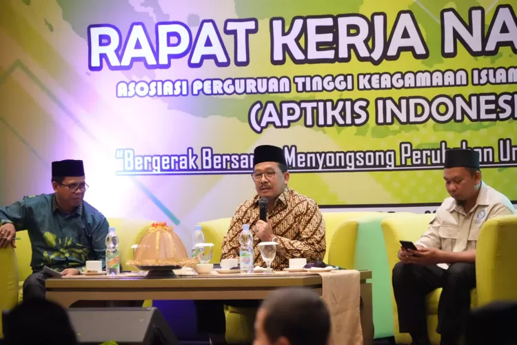 Wamenag di Acara Seminar Literasi Digital Sektor Pendidikan di Makassar, Sulawesi Selatan