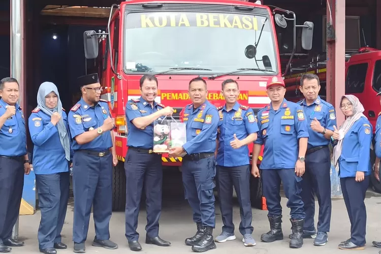 Bahas Perjanjian Kerjasama, Disdamkar Kota Berkasi Terima Kunjungan Disdamkar Kabupaten Bogor. (Foto/Istimewa.)