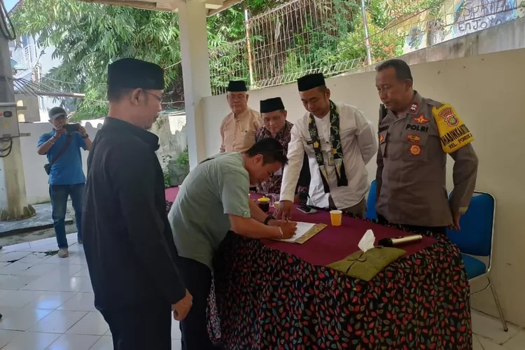 ACARA : Halalbihalal dan lepas sambut para Kepala Seksi (Kasi) Kelurahan Pondok Jaya.