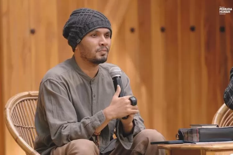 Sah! Ustadz Hanan Attaki resmi gabung Nahdlatul Ulama (NU). Video saat Ustadz Hanan Attaki berbaiat NU viral di media sosial. (Instagram @hanan_attaki)