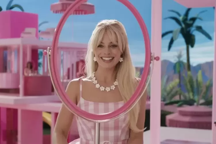 Wow! Berikut 6 Rekomendasi Lipstik Pink yang Bisa Buat Kamu Tampil Cantik Seperti Barbie (Foto: Female Daily)