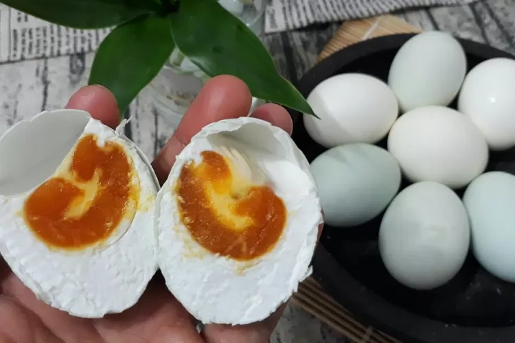 Cara Membuat Telur Asin Dengan Cepat Dan Mudah ( YT : kurniawan dienda)