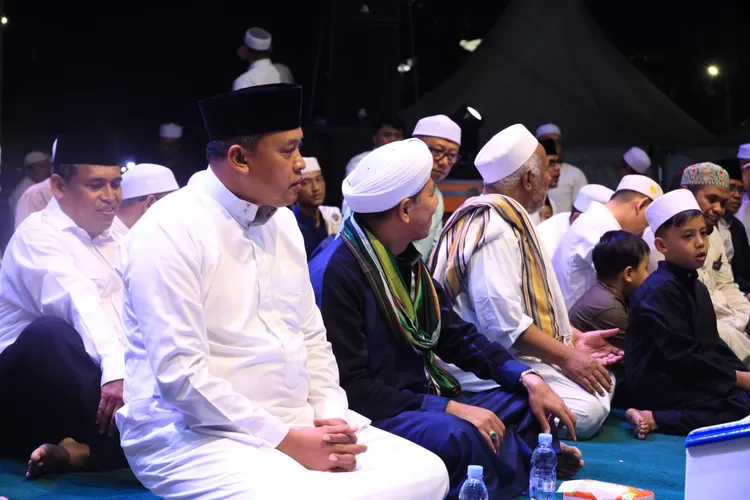 Plt Wali Kota Bekasi Tri Adhianto menghadiri Milad ke-14 Majelis Taklim Al-Munawwir. (Humas Pemkot Bekasi)